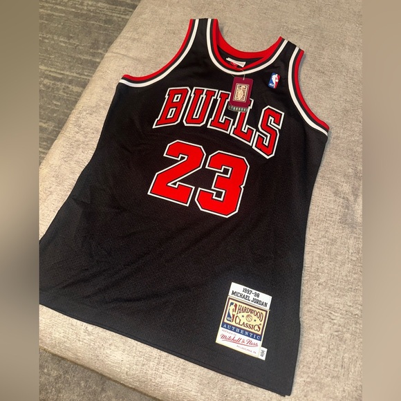 Michael Jordan jersey $250 - Picture 1 of 2